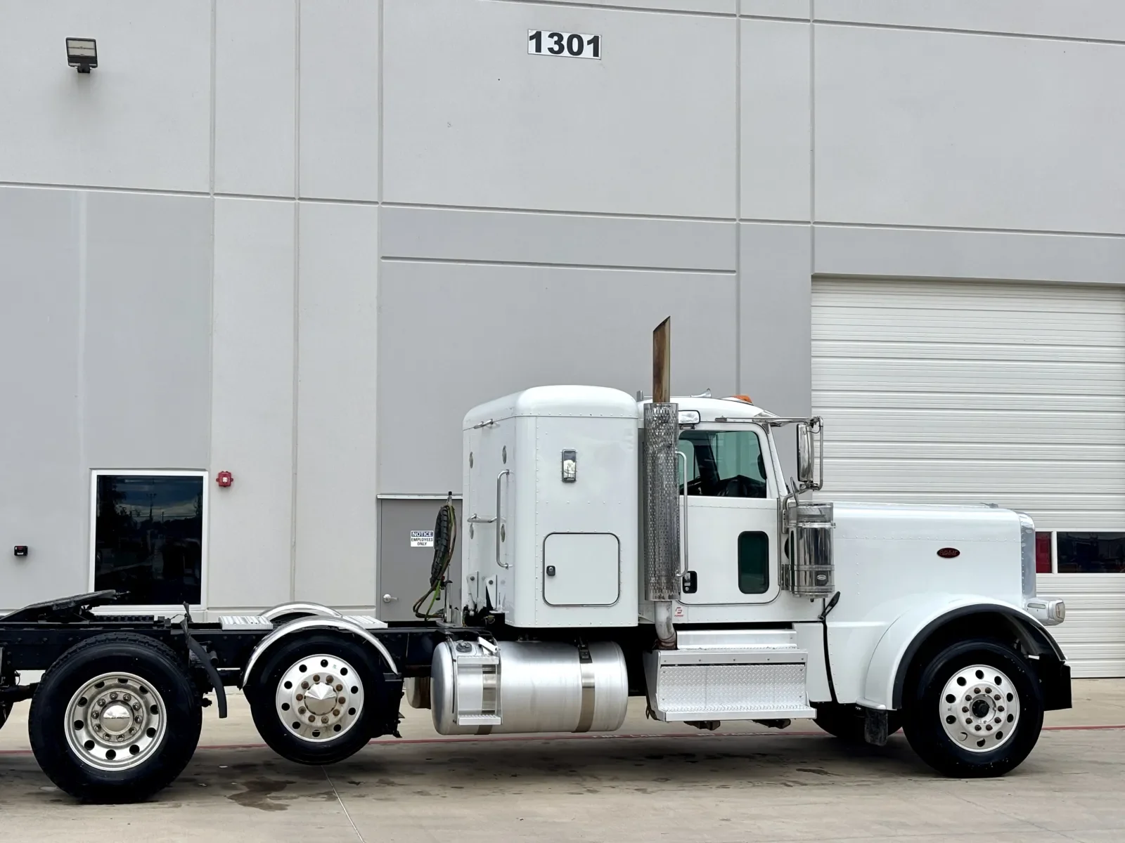 2020 Peterbilt 389 - image 7