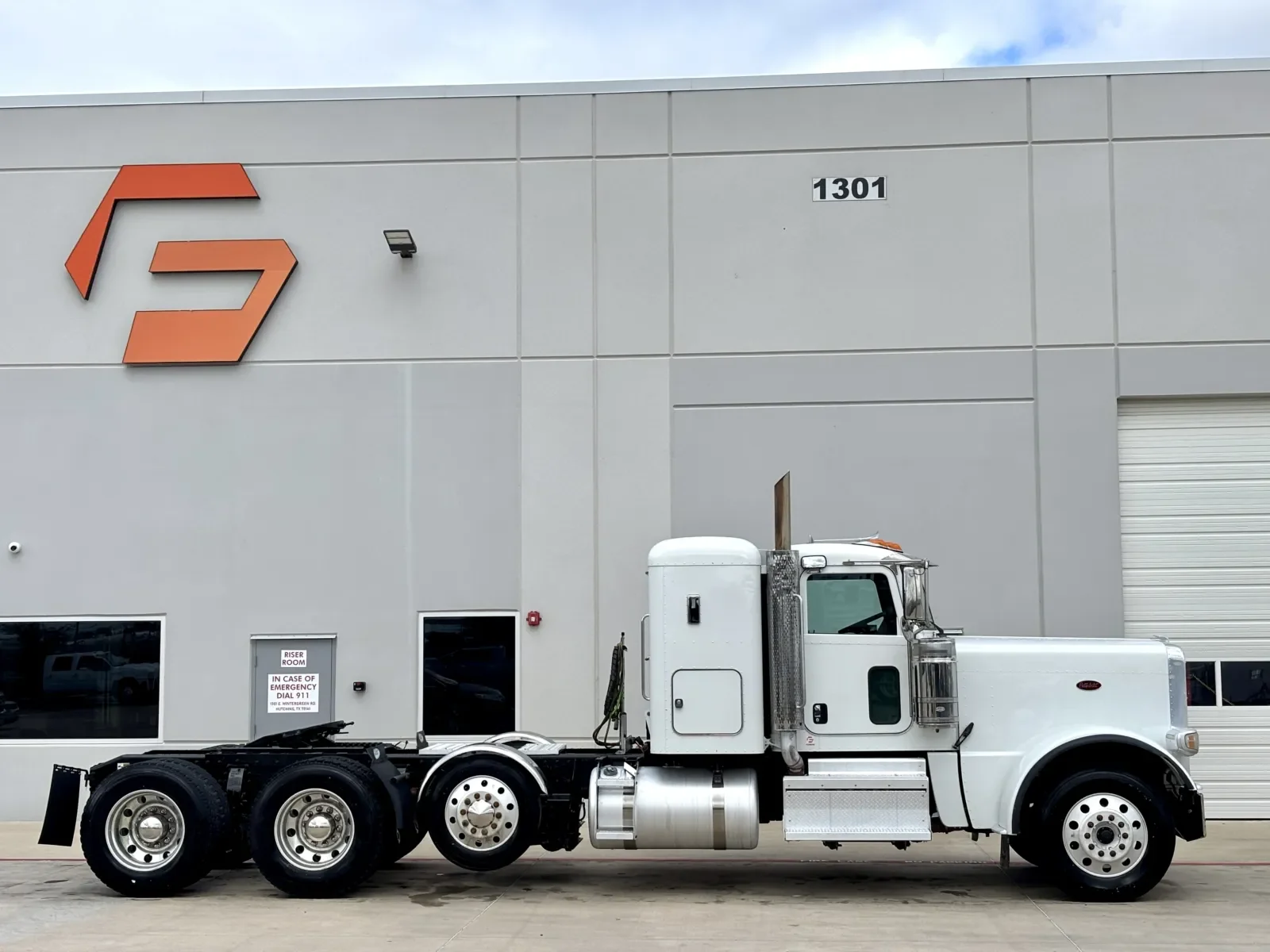 2020 Peterbilt 389 in Hutchins, TX — photo 3