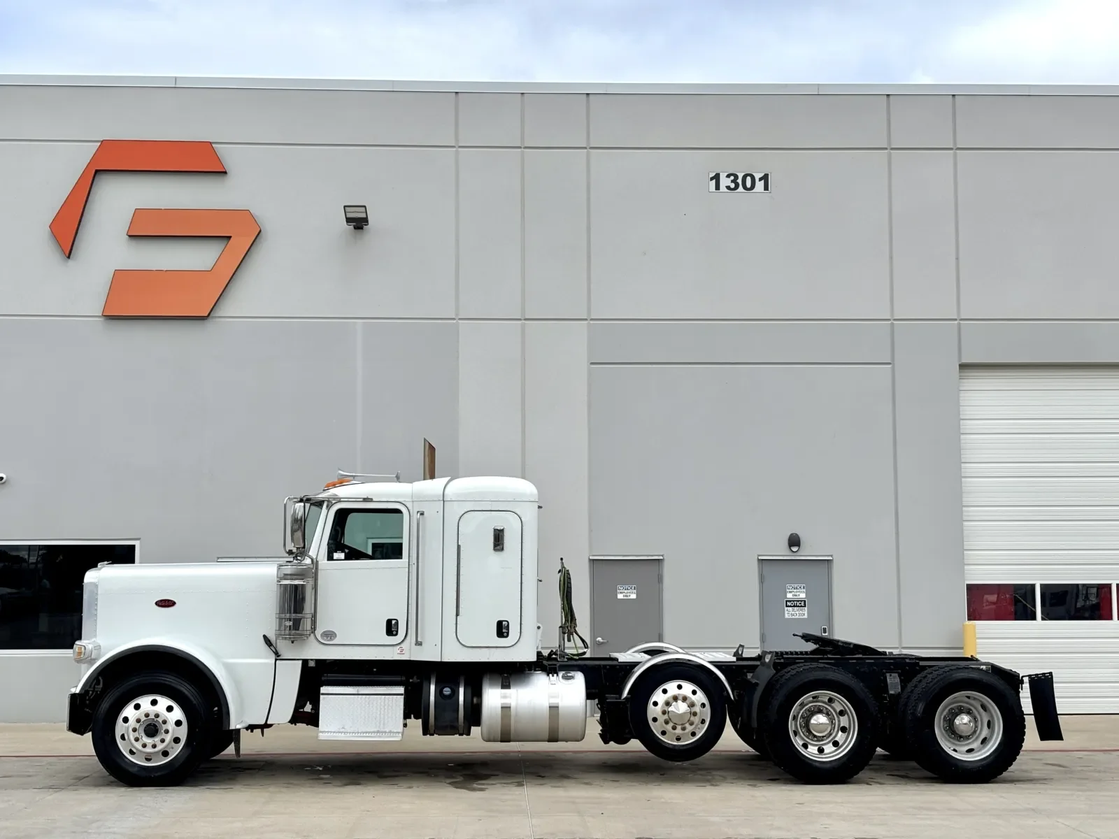 2020 Peterbilt 389 in Hutchins, TX — photo 4
