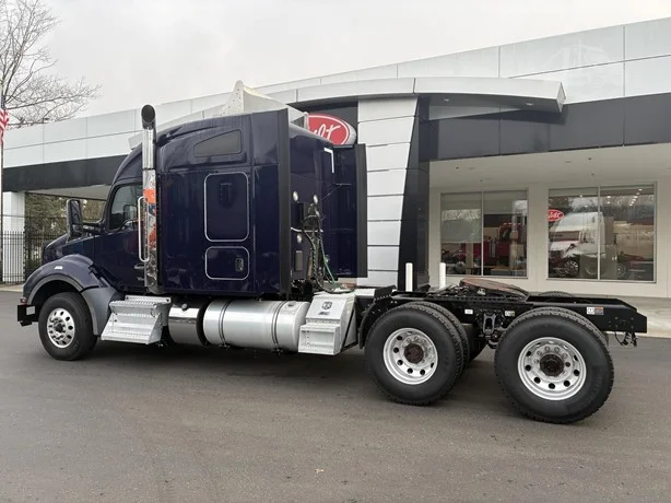 2023 Kenworth T880 - image 6
