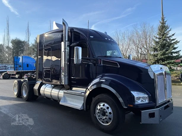 2023 Kenworth T880 - image 2