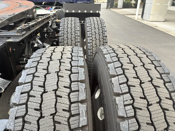 2023 Kenworth T880 - image 7