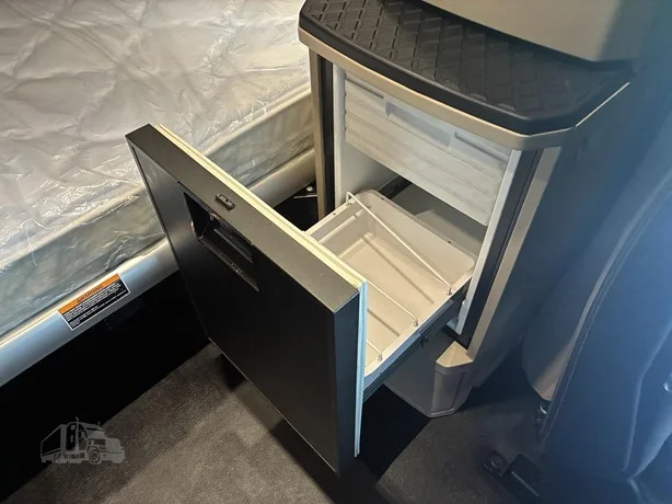 2023 Kenworth T880 - image 27