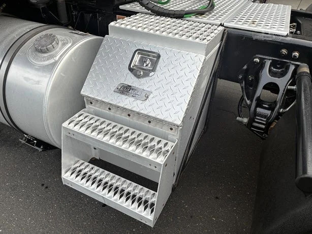 2023 Kenworth T880 - image 11