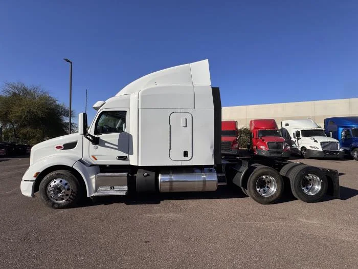 2022 Peterbilt 579 - image 3