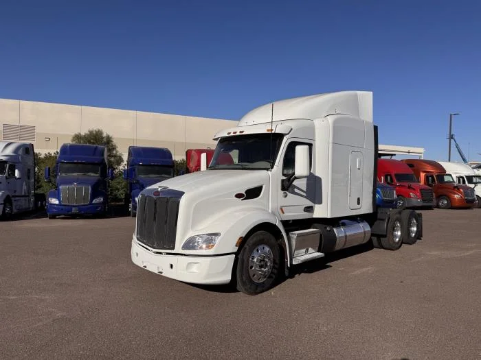 2022 Peterbilt 579 - image 2