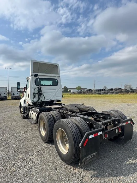 2021 International LT - image 7