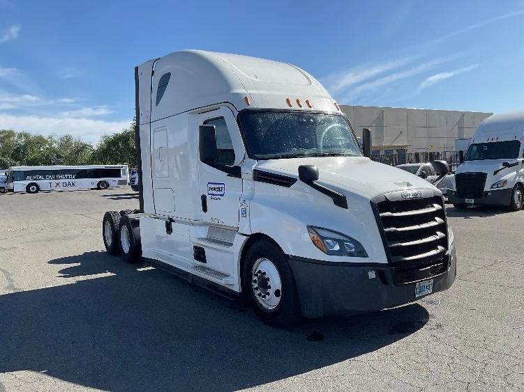2022 Freightliner Cascadia in Ventura, CA
