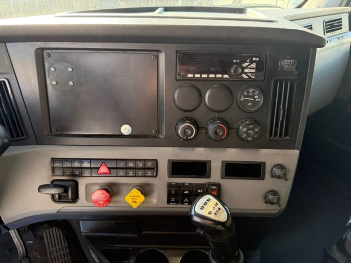 2020 Freightliner Cascadia - image 11