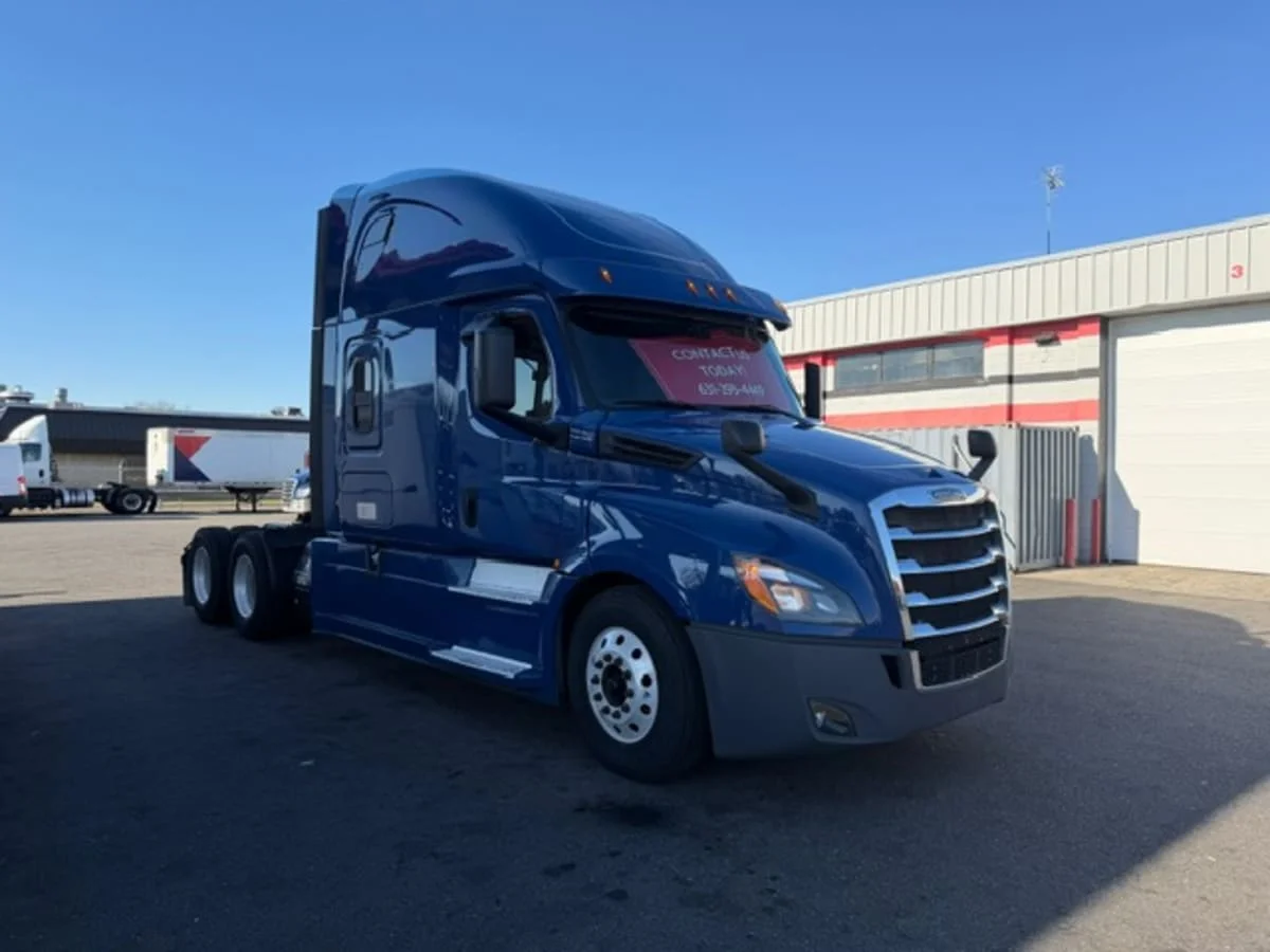 2020 Freightliner Cascadia - image 3