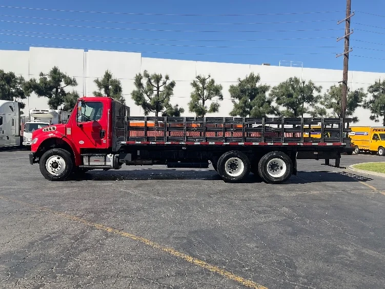 2019 Freightliner M2 106 - image 4
