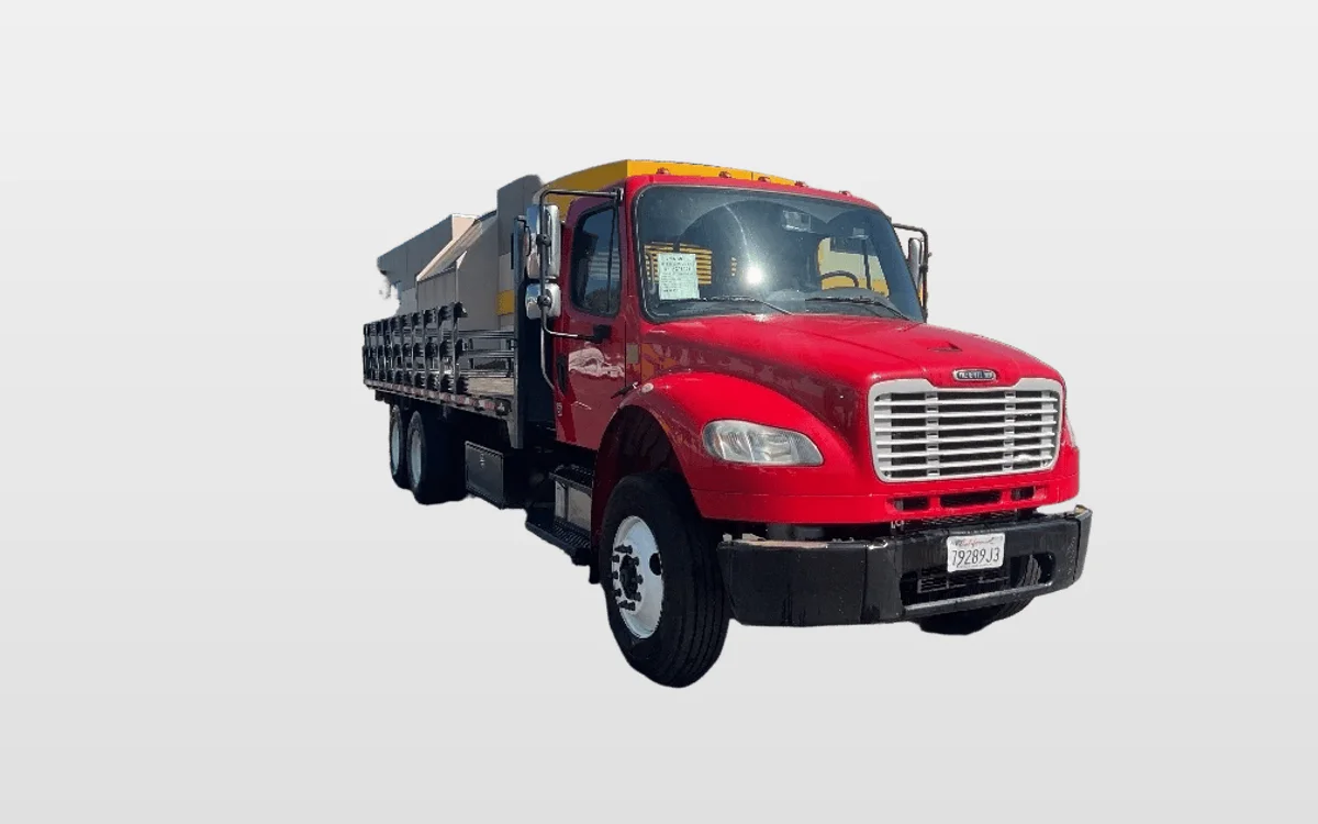 2019 Freightliner M2 106 - image 1