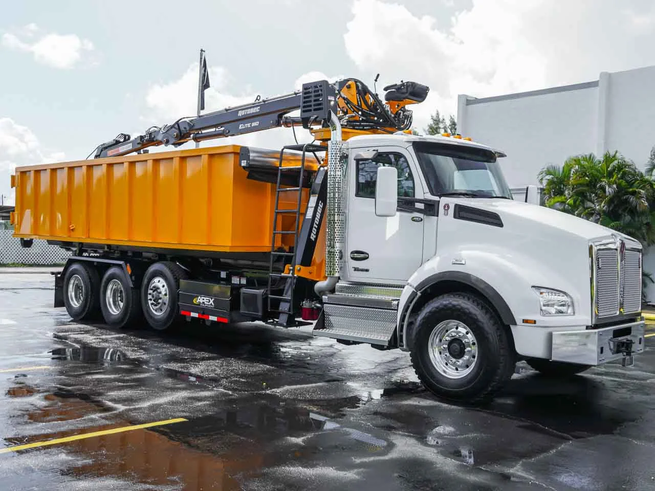 2025 Kenworth T880 - image 2