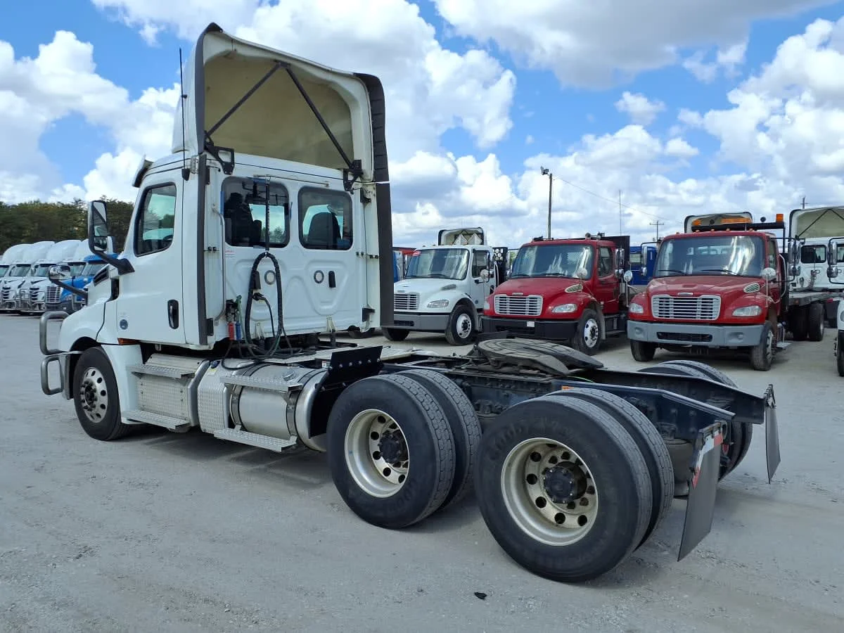 2020 Freightliner Cascadia in Greenville, SC — photo 6