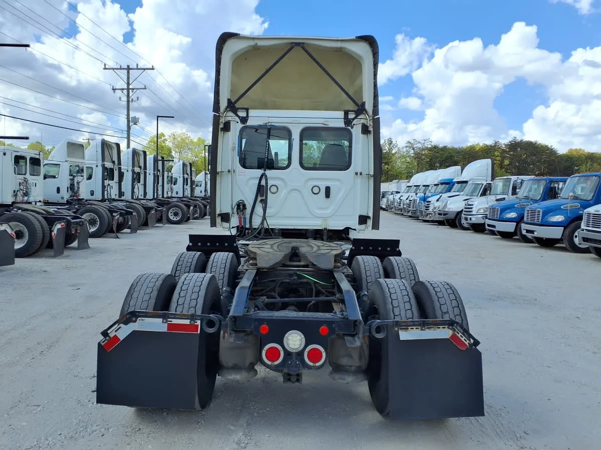 2020 Freightliner Cascadia in Greenville, SC — photo 5