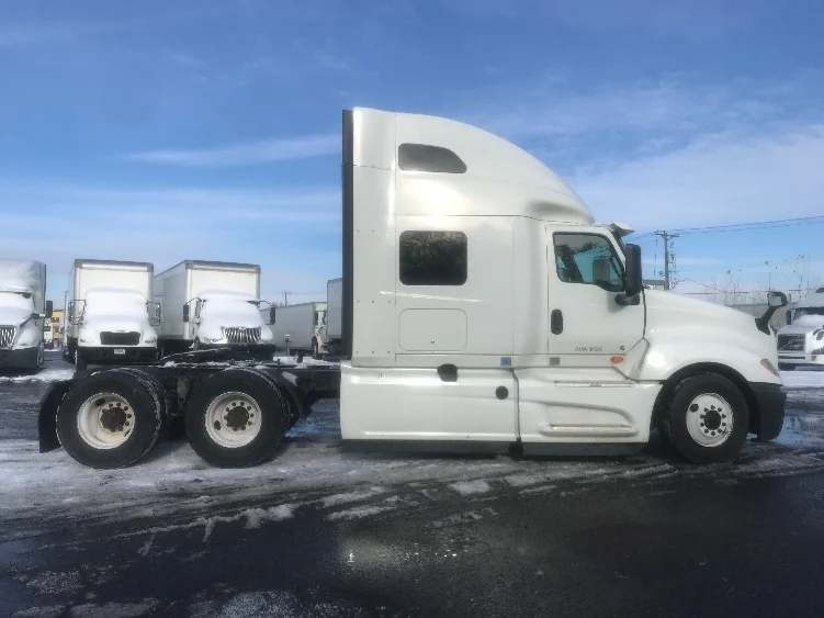 2020 International LT in Brooklyn Park, MN — photo 8