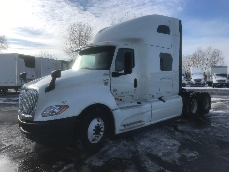 2020 International LT in Brooklyn Park, MN — photo 3