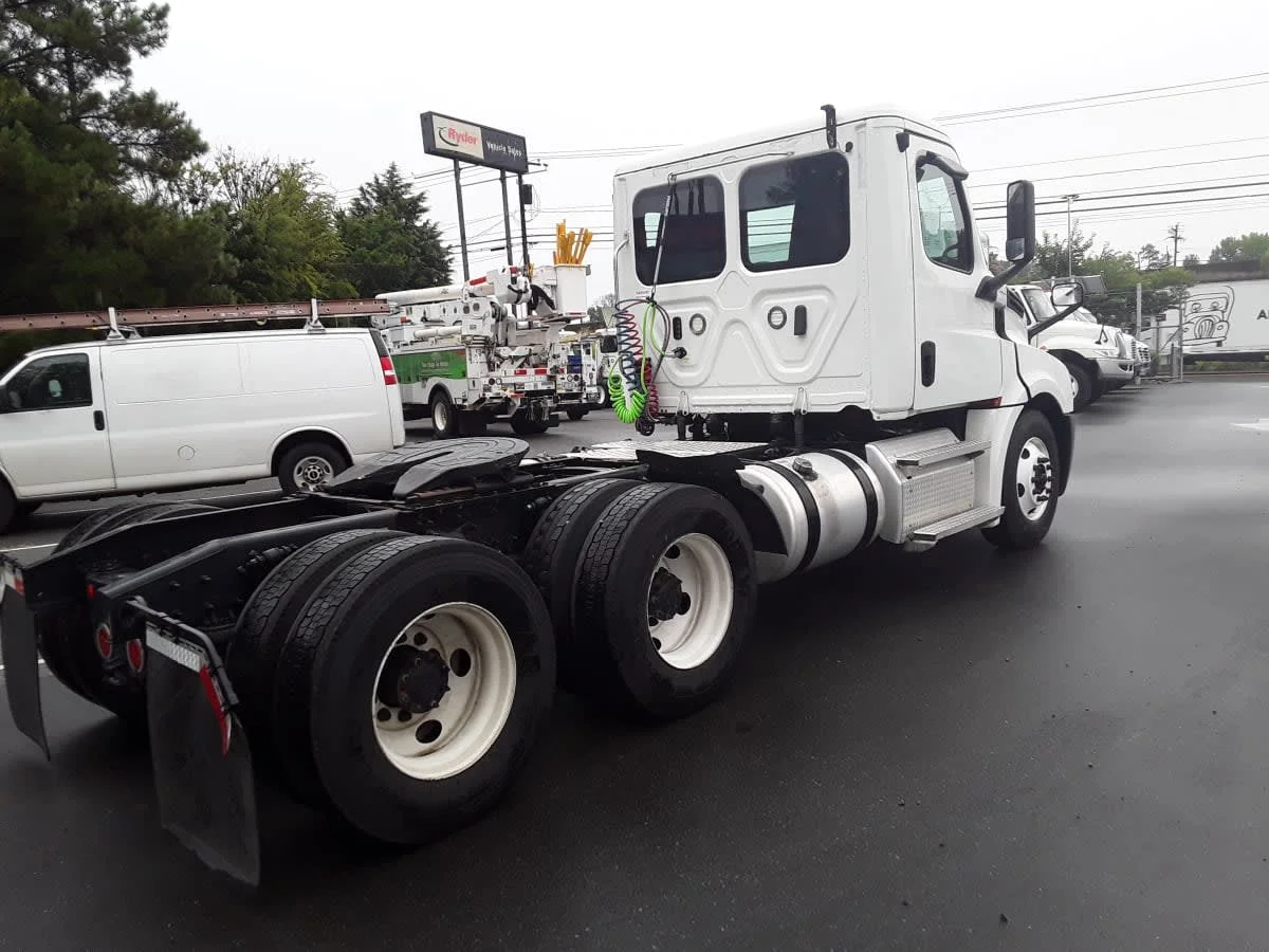 2020 Freightliner Cascadia in Charlotte, NC — photo 4