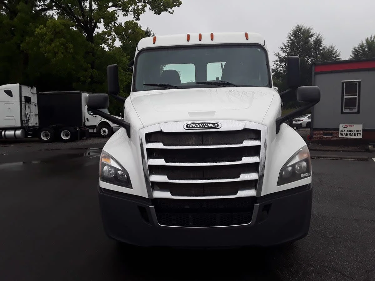 2020 Freightliner Cascadia in Charlotte, NC — photo 2