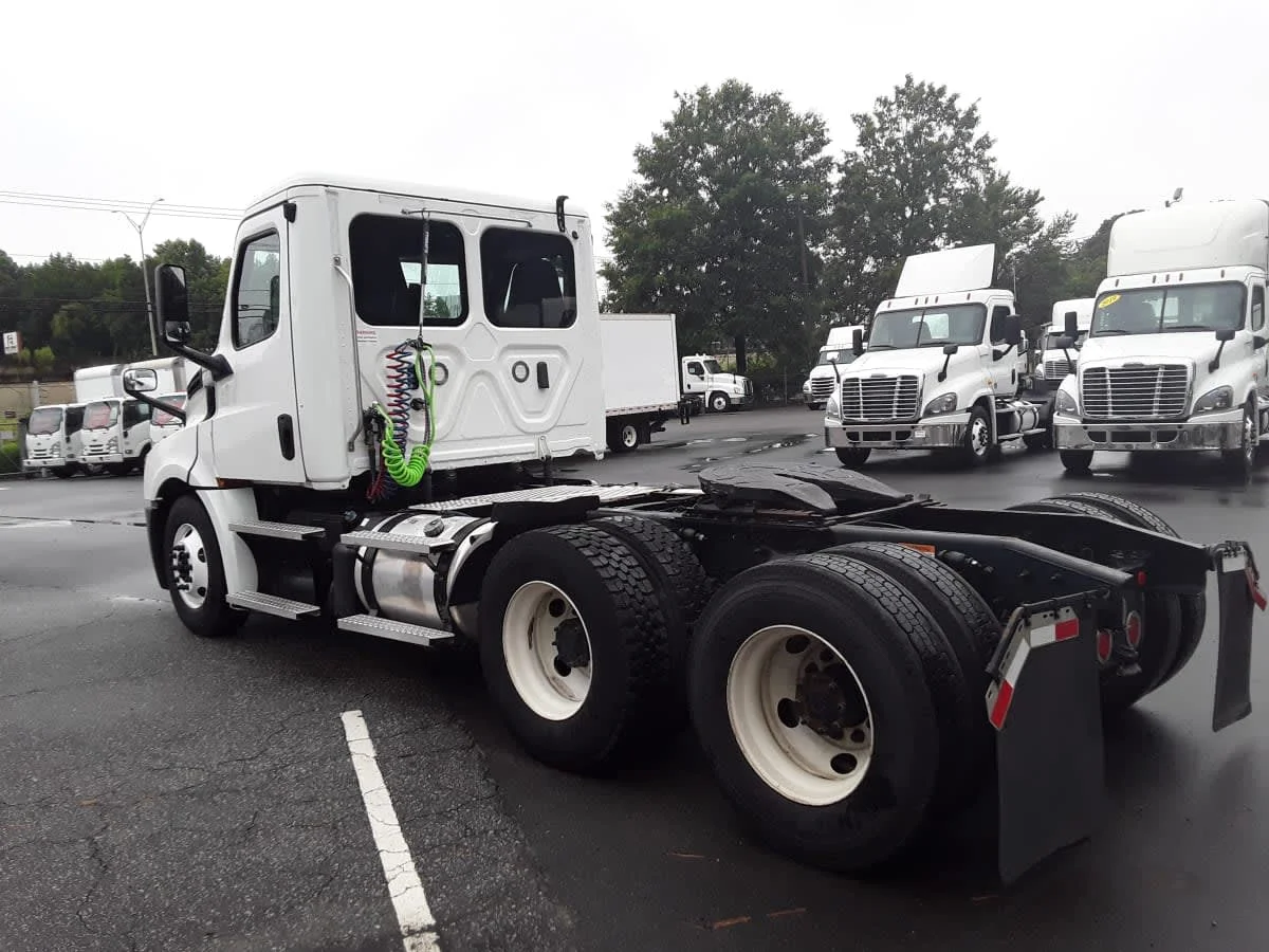 2020 Freightliner Cascadia in Charlotte, NC — photo 6