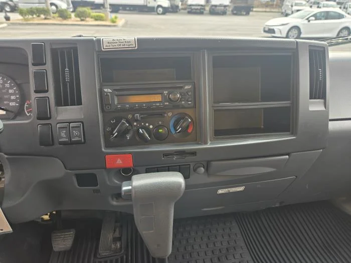 2021 Isuzu NPR — photo 10