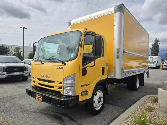 2021 Isuzu NPR — photo 2