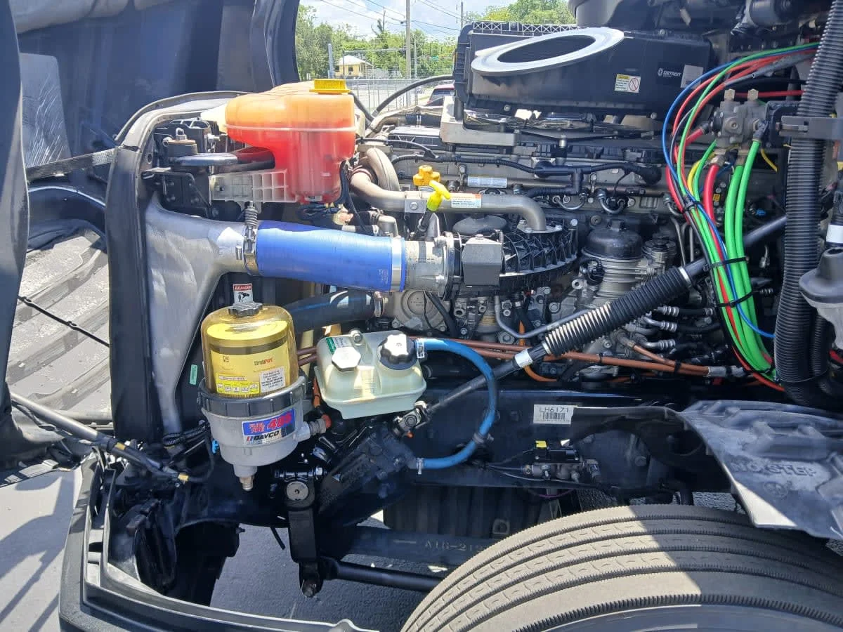 2020 Freightliner Cascadia in Jacksonville, FL — photo 8