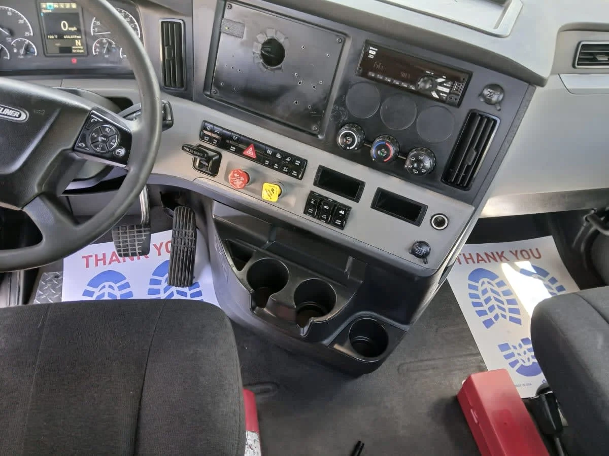 2020 Freightliner Cascadia in Jacksonville, FL — photo 7