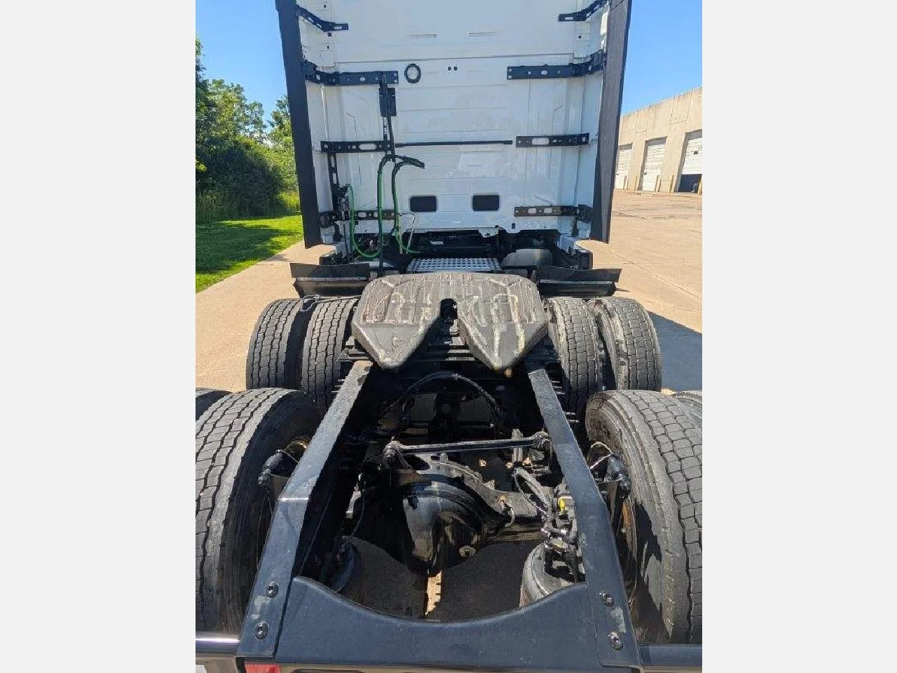 2026 Volvo VNL 860 in Erie, PA — photo 13