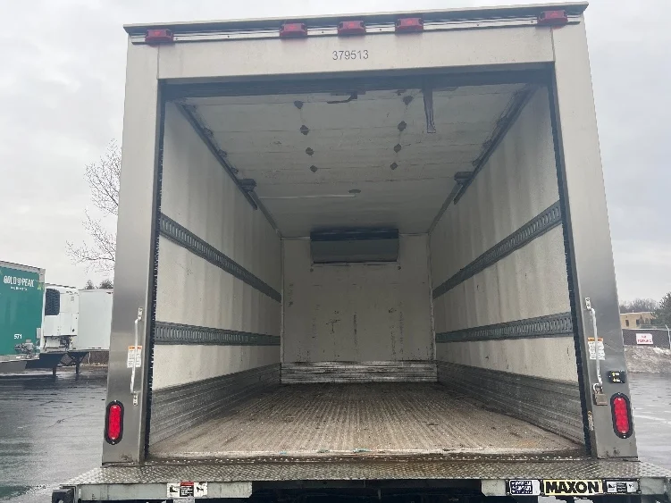 2021 Isuzu NRR - image 8