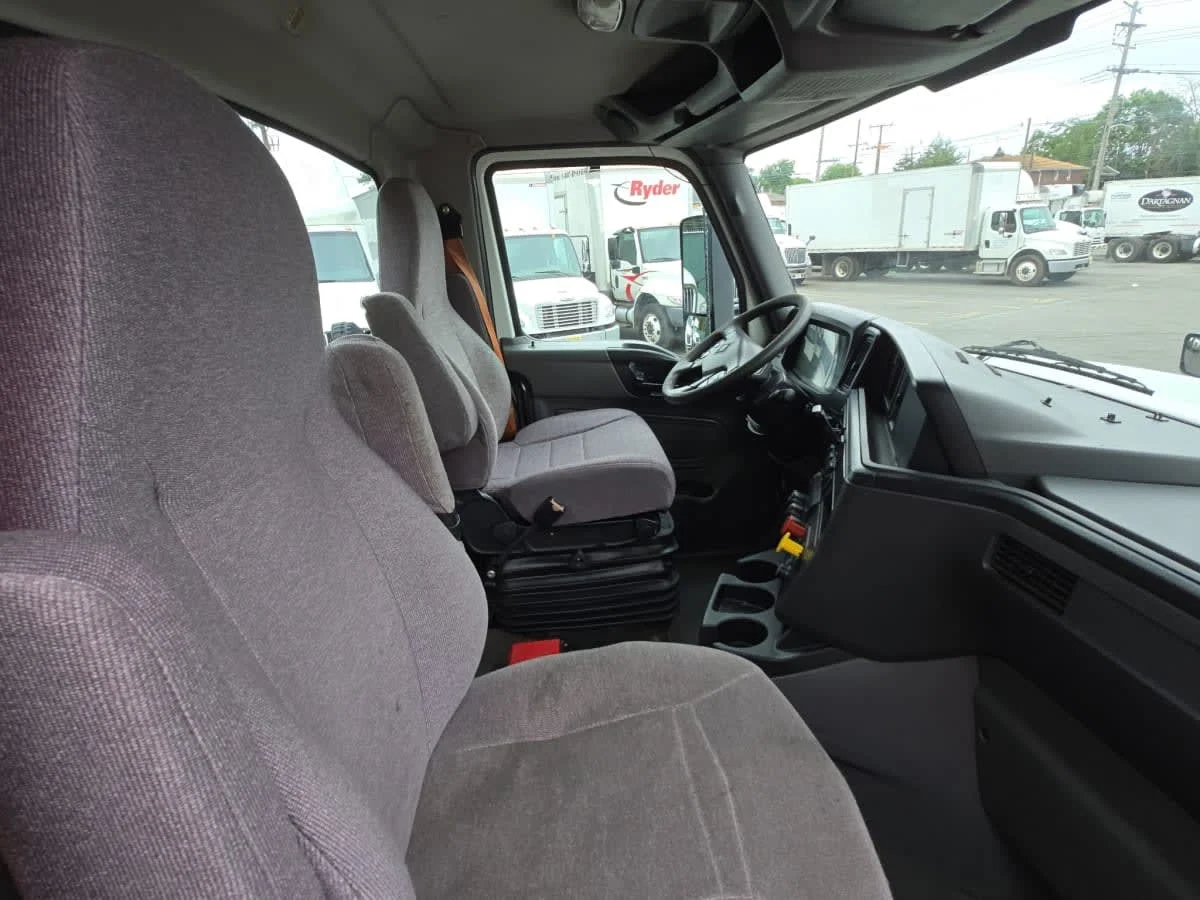 2019 International LT in Newark, NJ — photo 7