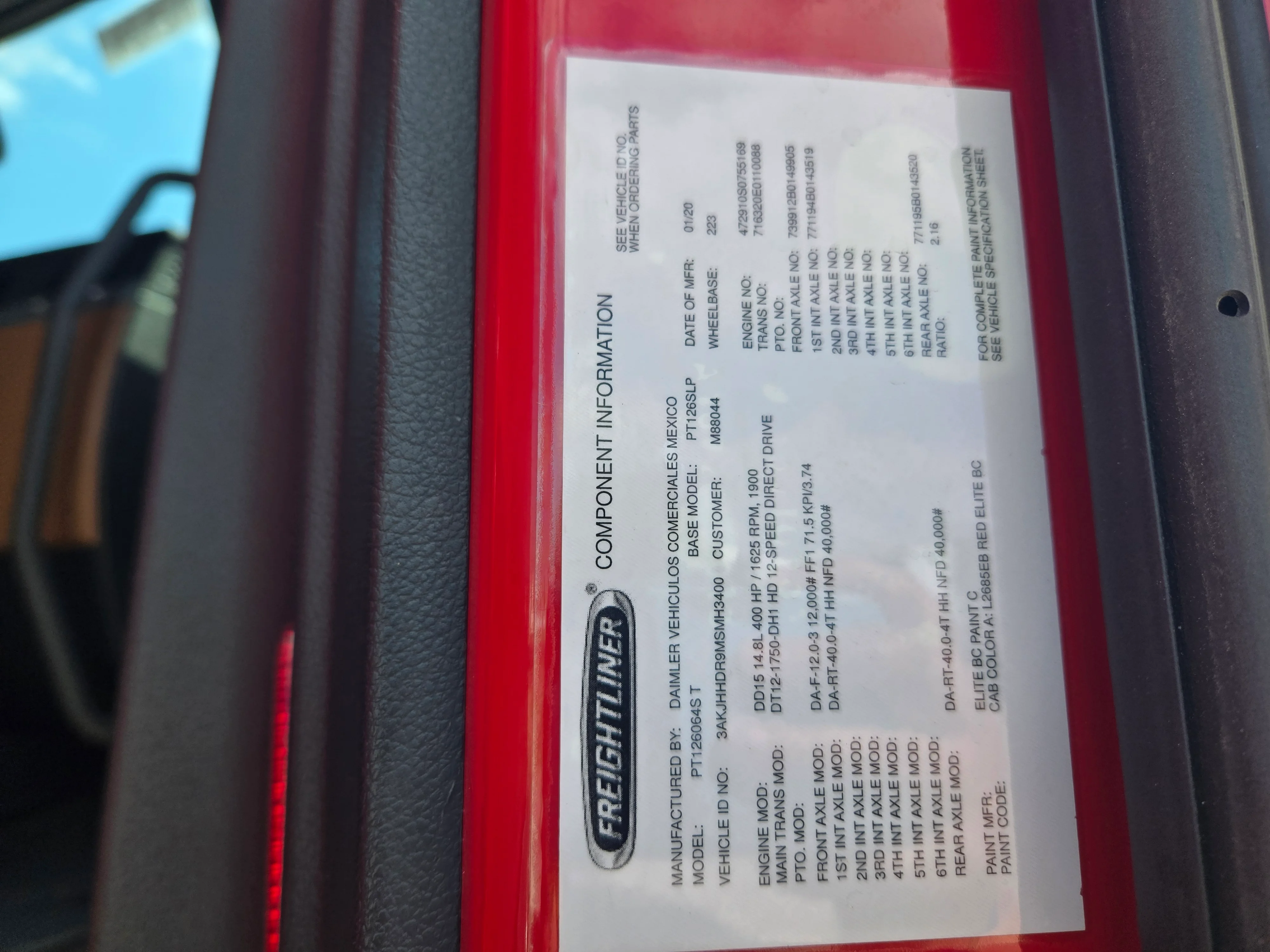 2021 Freightliner Cascadia in Fresno, CA — photo 7