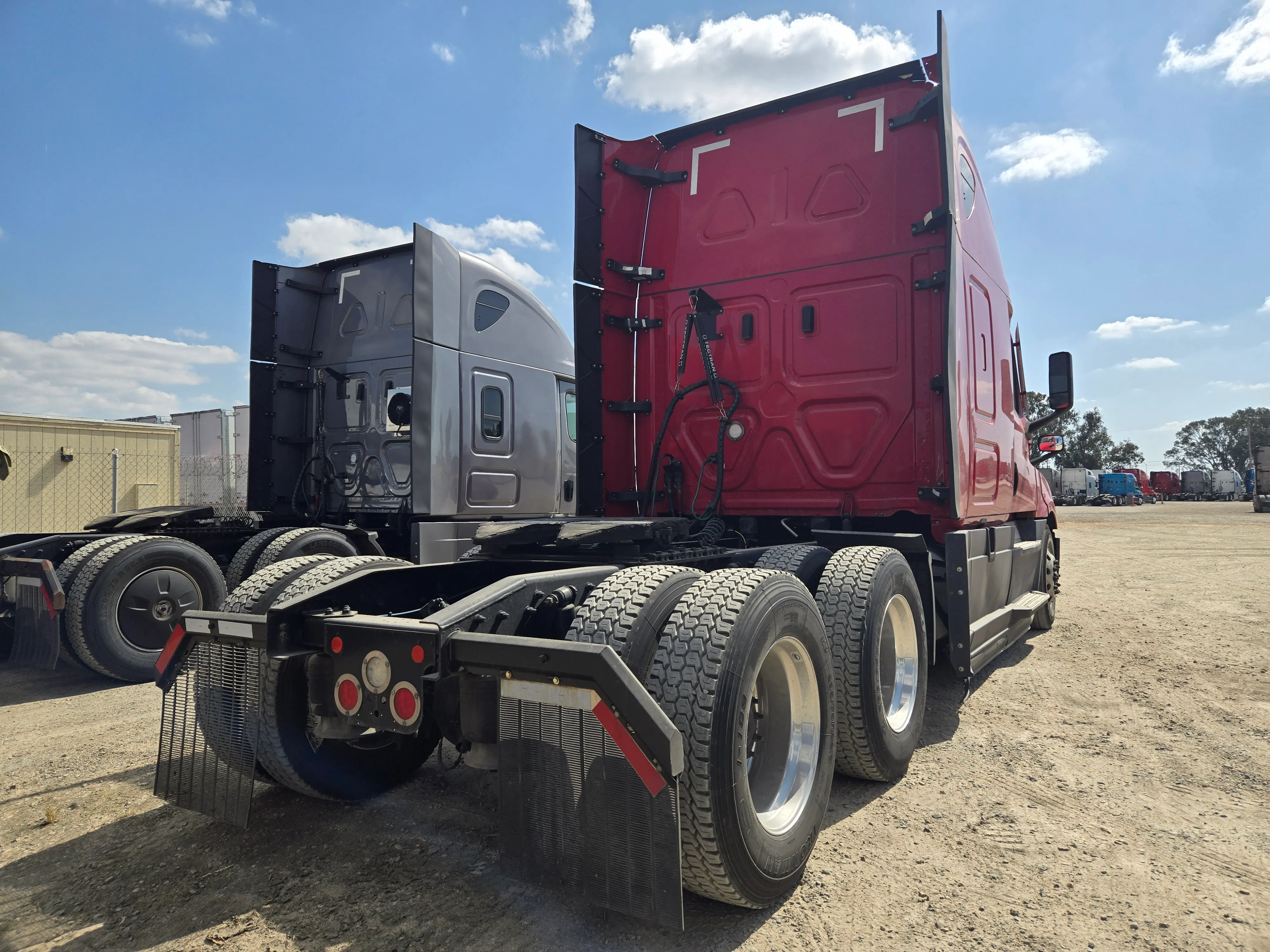 2021 Freightliner Cascadia in Fresno, CA — photo 4