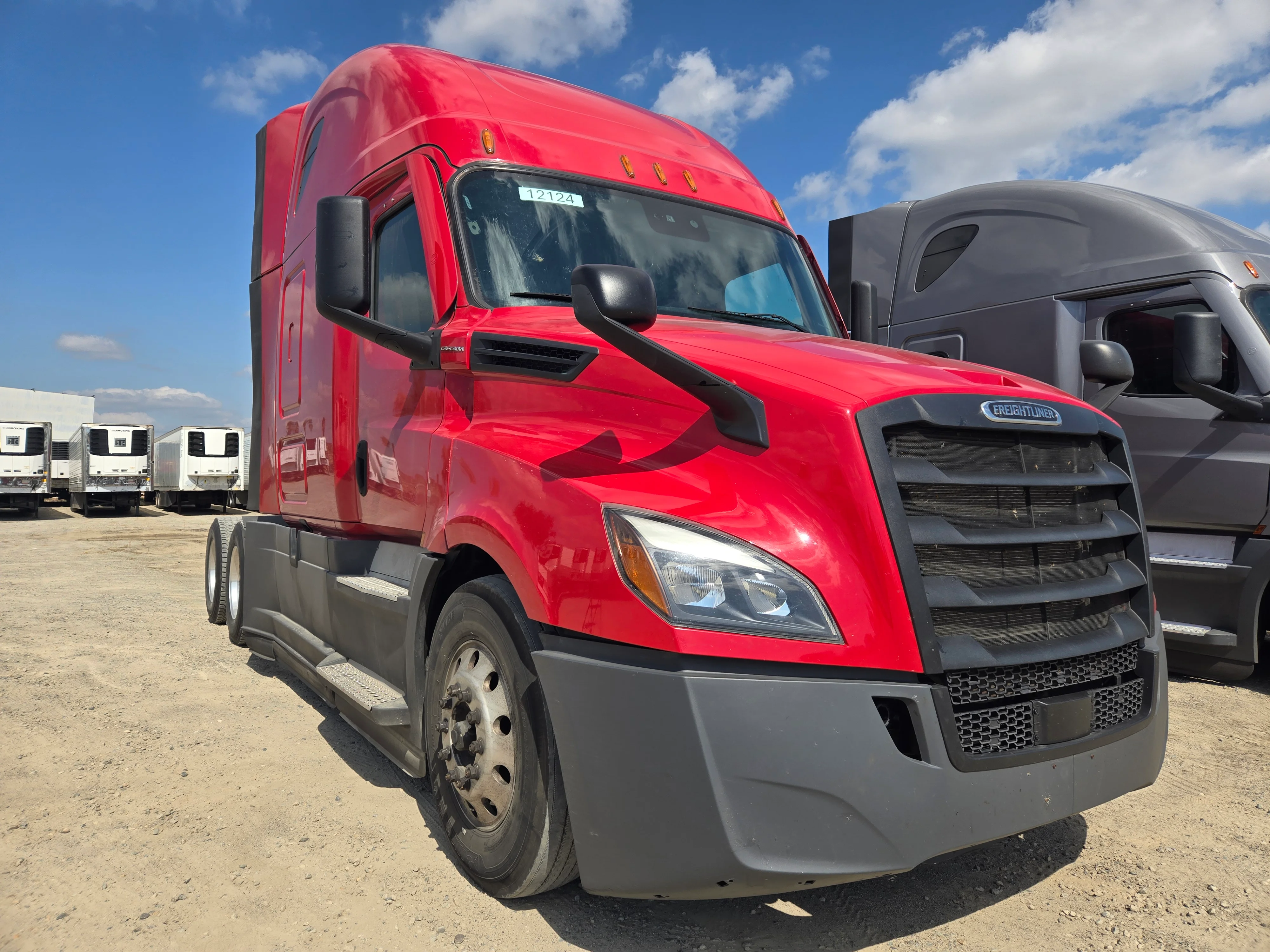 2021 Freightliner Cascadia in Fresno, CA — photo 3