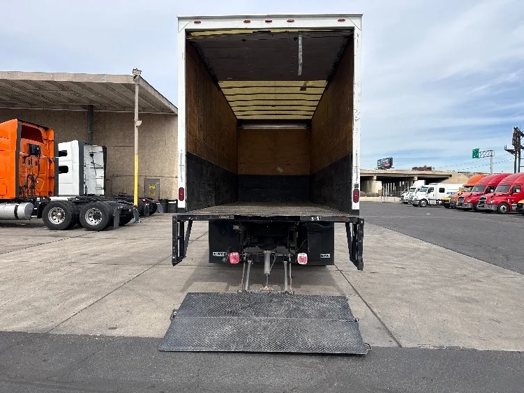 2019 Hino 268 in Phoenix, AZ — photo 9