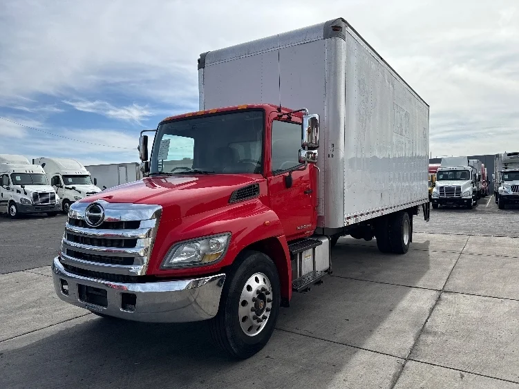 2019 Hino 268 in Phoenix, AZ — photo 3