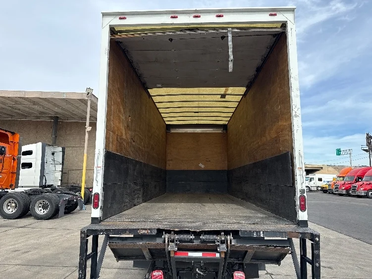 2019 Hino 268 in Phoenix, AZ — photo 8