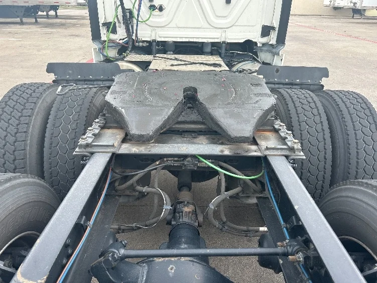 2020 Freightliner Cascadia in Carrollton, TX — photo 6