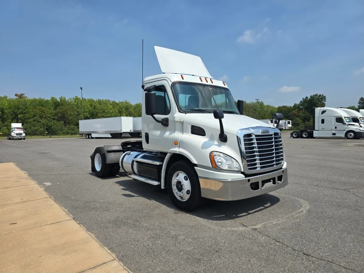 2016 Freightliner Cascadia in North Little Rock, AR — photo 3