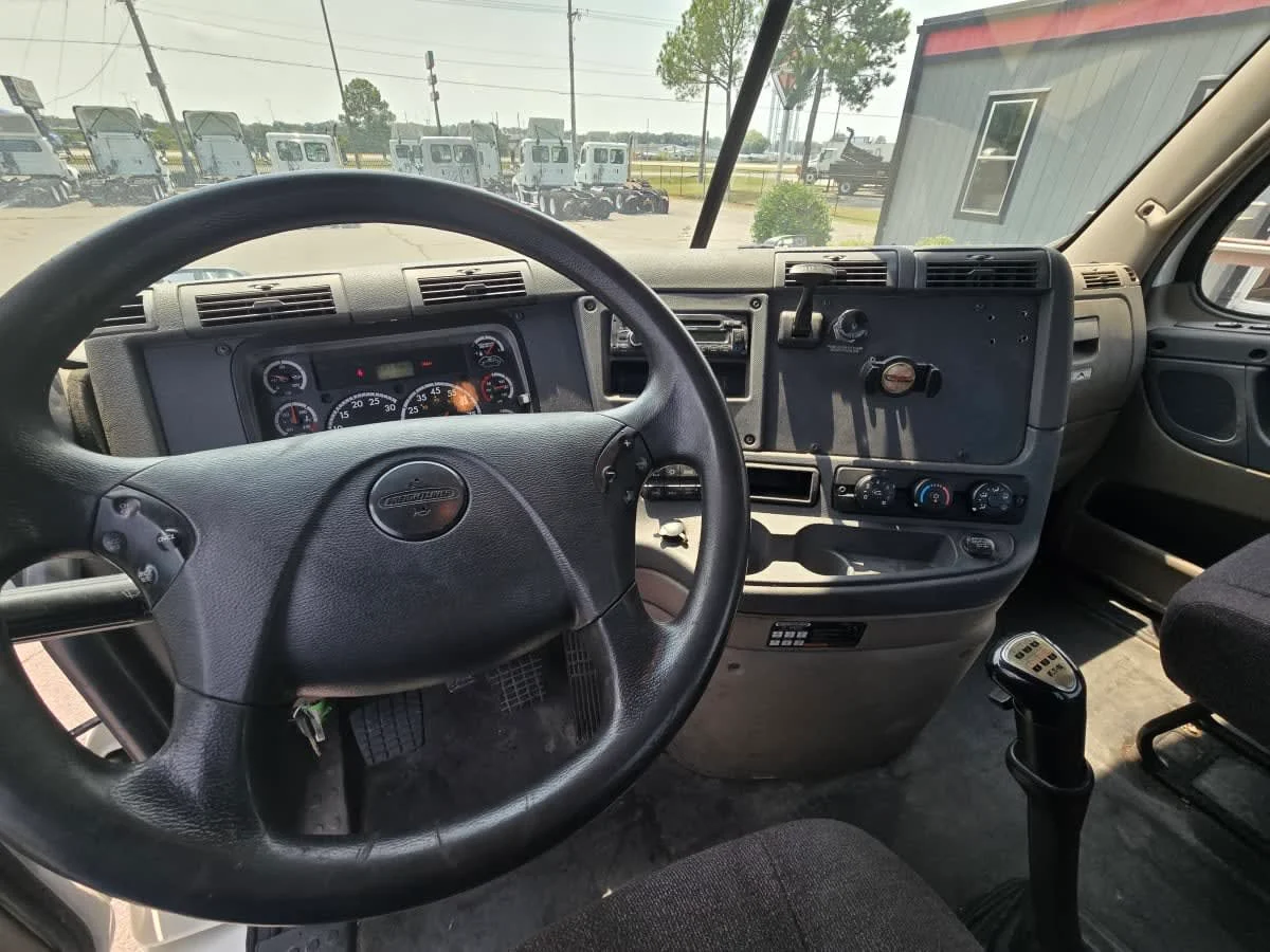 2016 Freightliner Cascadia in North Little Rock, AR — photo 7