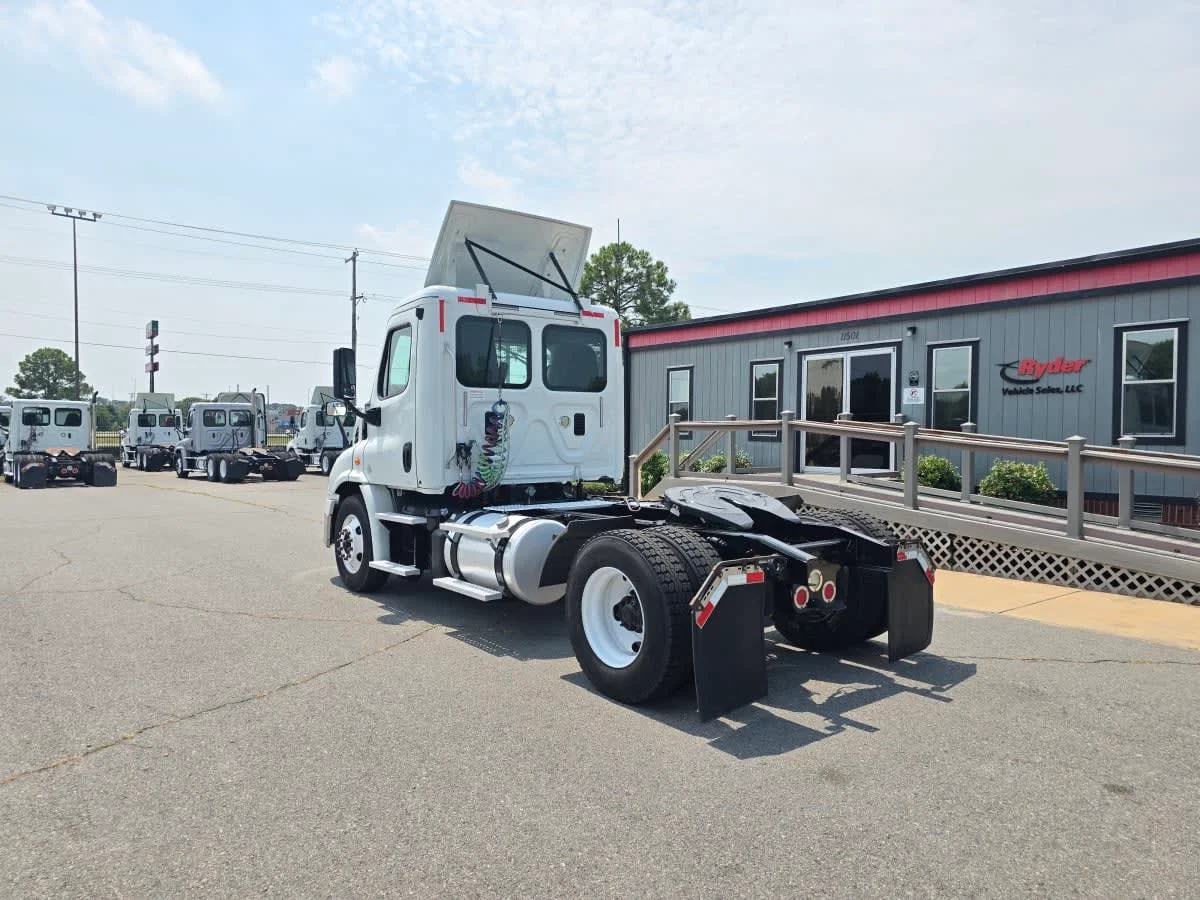 2016 Freightliner Cascadia in North Little Rock, AR — photo 6
