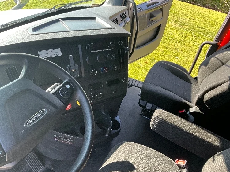 2023 Freightliner Cascadia - image 10