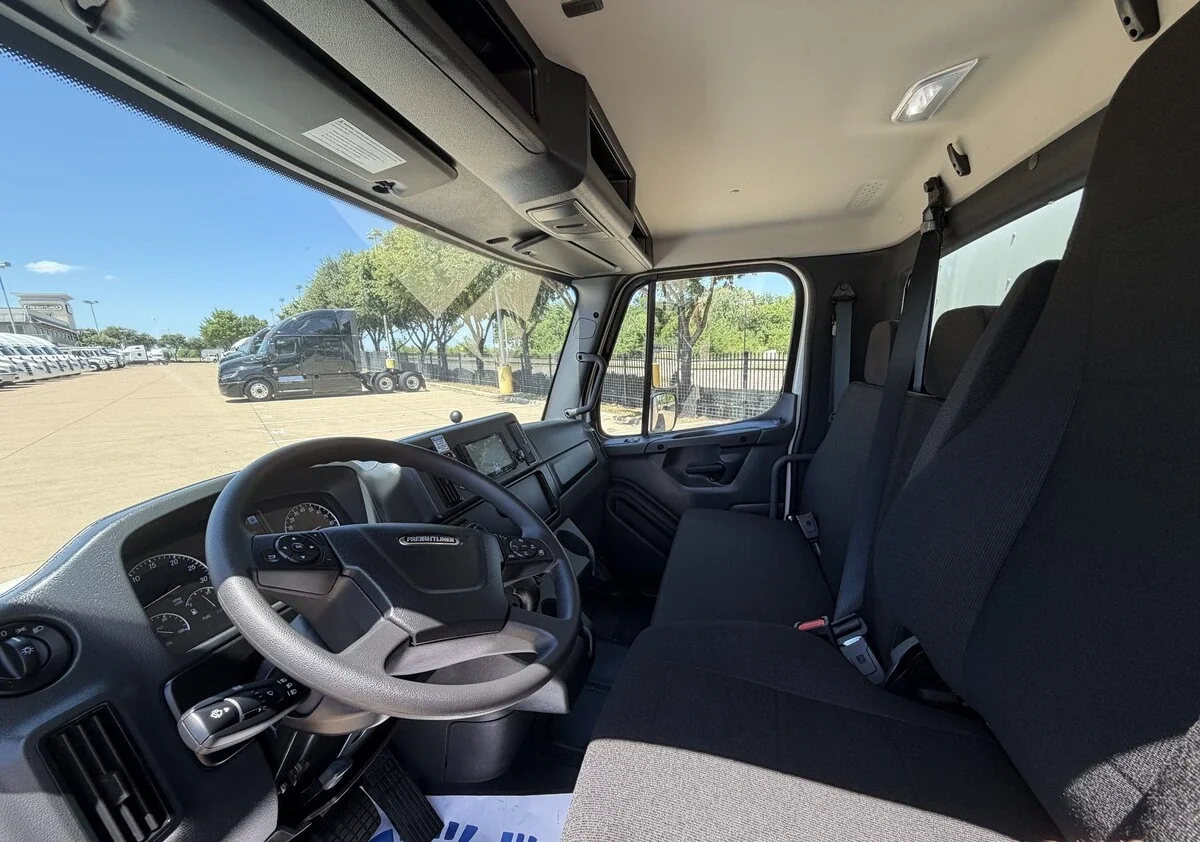 2027 Freightliner M2 106 — photo 9