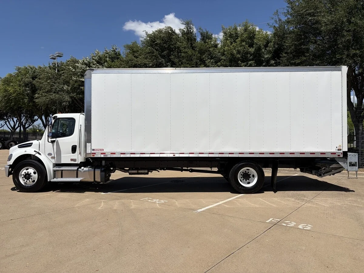 2027 Freightliner M2 106 — photo 2