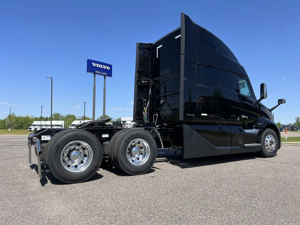 2027 Volvo in Elk River, MN — photo 4