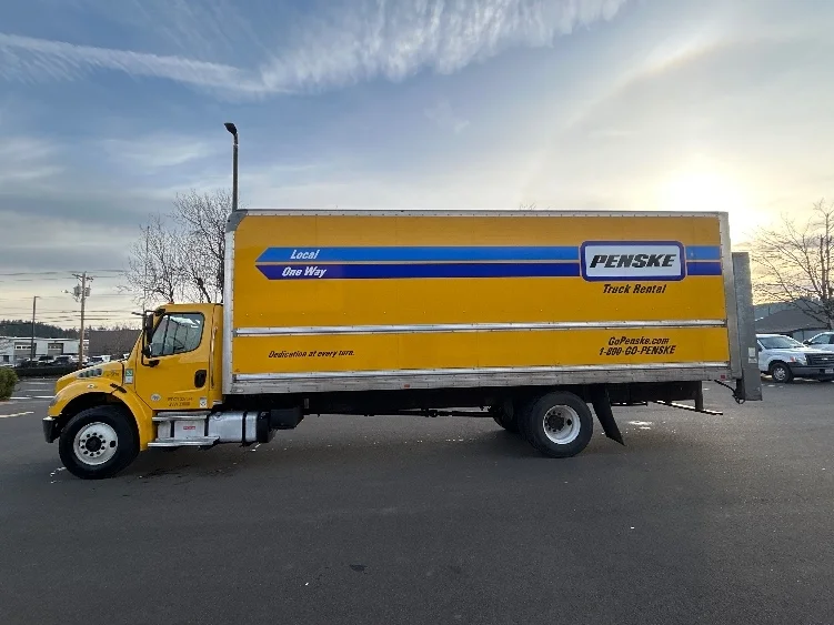 2022 Freightliner M2 106 in Clackamas, OR — photo 4