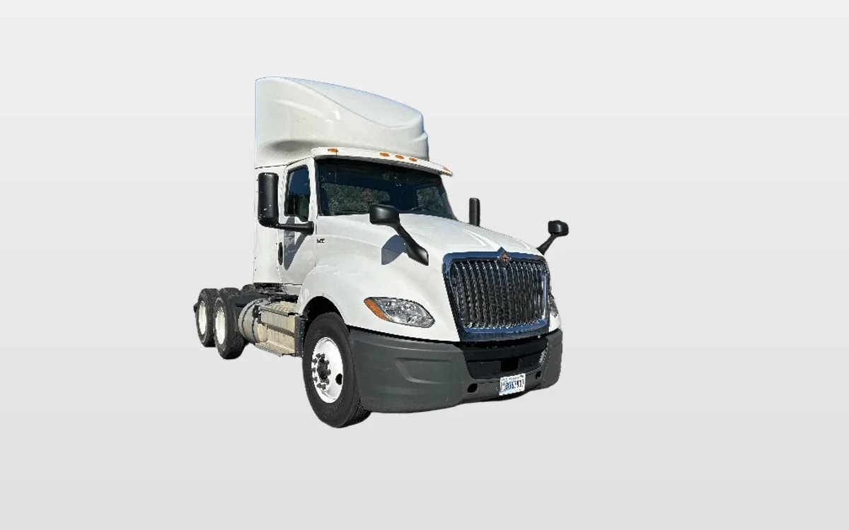 2019 International LT - image 1