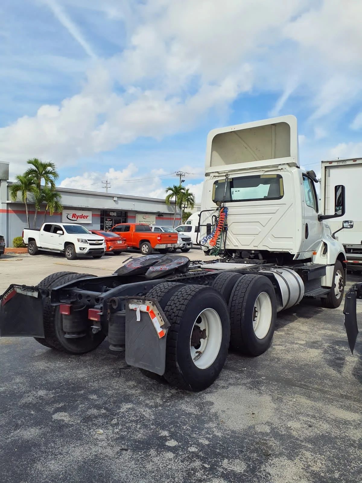 2018 International LT - image 6