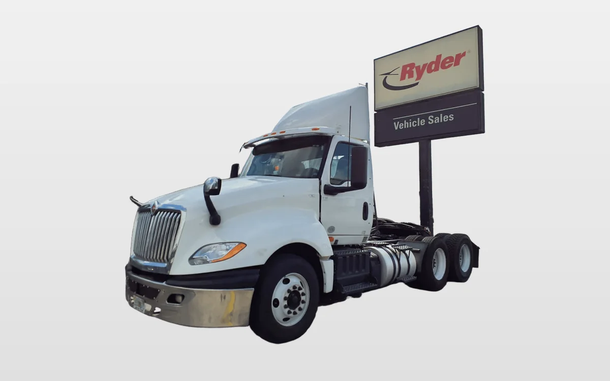 2018 International LT - image 1