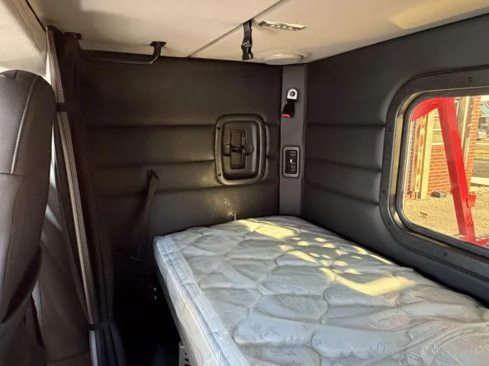 2025 Peterbilt 589 - image 19